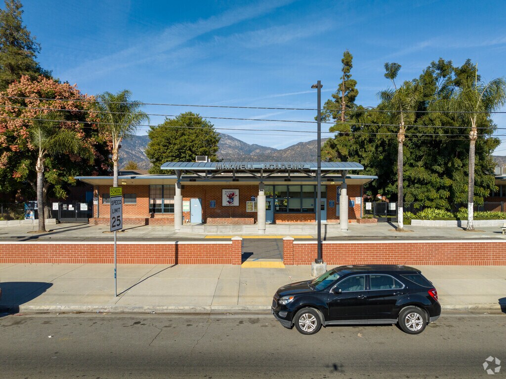 Maxwell Elementary School Front building.