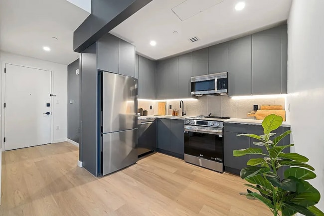 931 Carroll St unit C701, Brooklyn, NY 11225 - photo 6