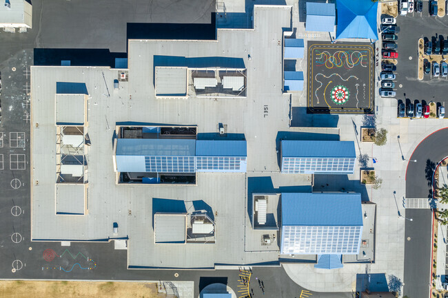 The student population of Sandra L Thompson Elementary School is 579.