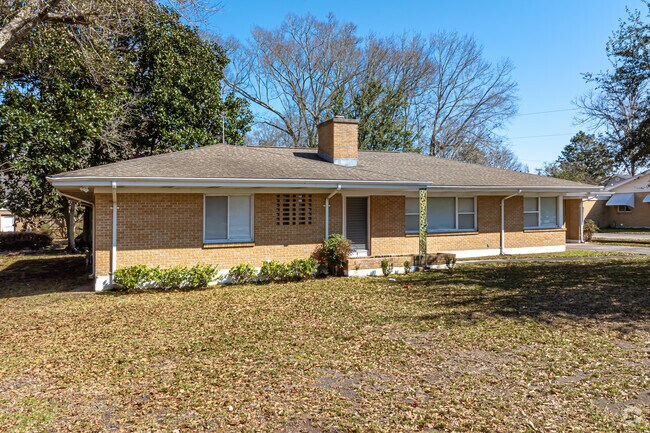 Ranch style homes are common throughout Picayune.