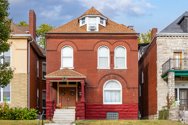 Vandeventer offers renovated homes with spacious layouts and historic charm.