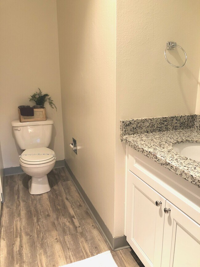 Michael Manor Apartments, Portland, OR 97220 - photo 7