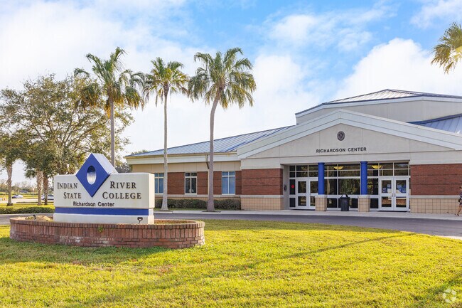 Indian River State College offers higher education in Vero Beach.