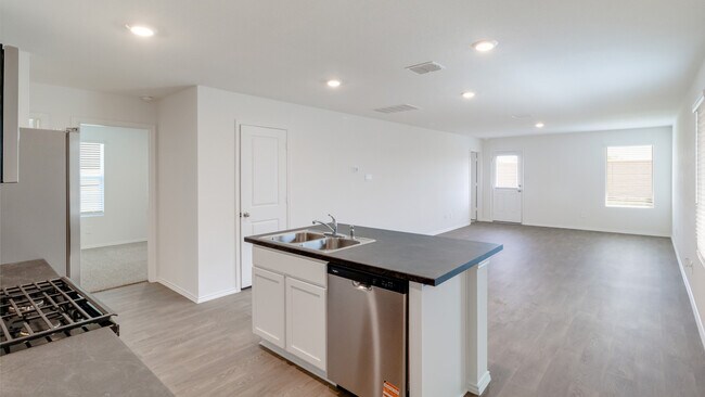 174 Ebbsfleet Dr unit 38476414, Uhland, TX 78640 - photo 2