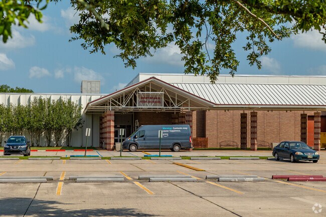 Destrehan High School is located in Norco and serves students from nearby neighborhoods.