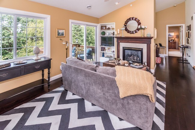 Gas fireplace to enjoy chilly nights.