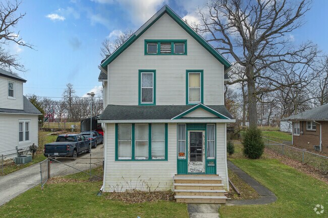 Many homes in Belmont date back to the early 1900s.