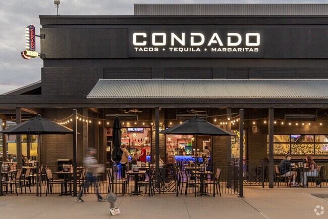 Hartland is just ten minutes away from some of the city's finest restaurants and nightlife.