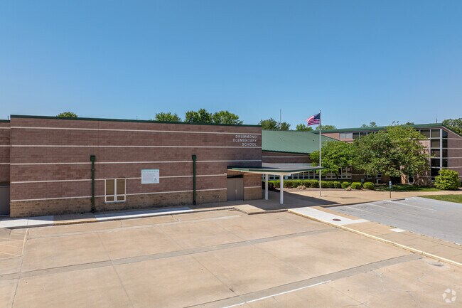 Drummond Elementary School has a 13:1 student teacher ratio.