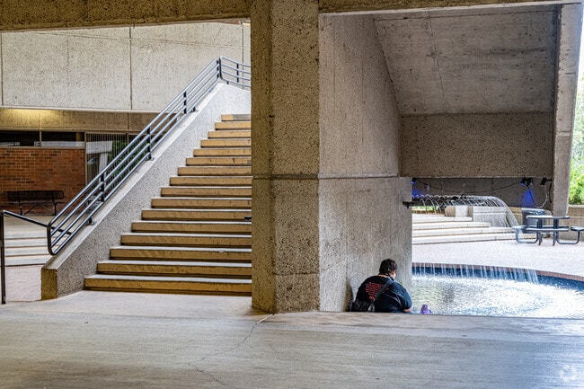 Linn County Community College is a prominent employer in the region drawing employees from the vity of Albany and nearby Sweet Home.