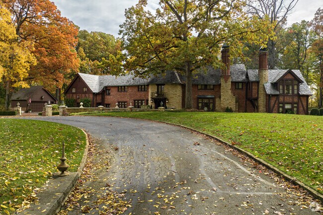 Homes along Wildwood Park boast beautiful expansive front lawns.