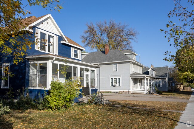 Some single-family houses can be found tucked away in the corners of the neighborhood.