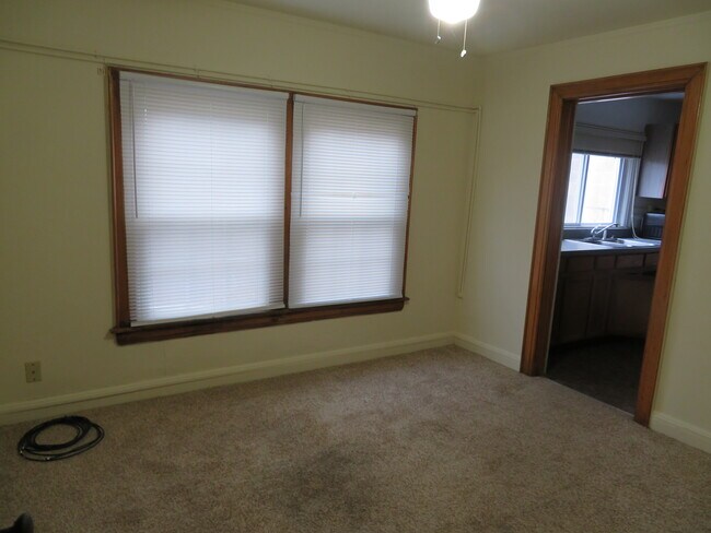 1018 Bridge Rd unit Lower, Charleston, WV 25314 - photo 4