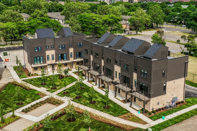 1056 Hampton Cir unit 75, Detroit, MI 48207 - photo 6