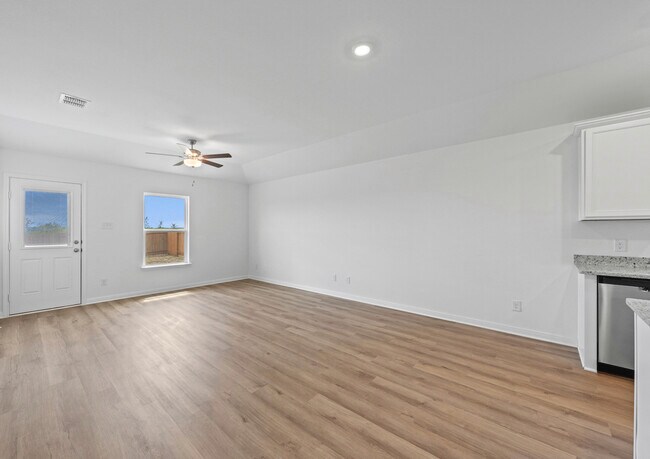 6007 Luckey Run unit 36464435, San Antonio, TX 78252 - photo 3