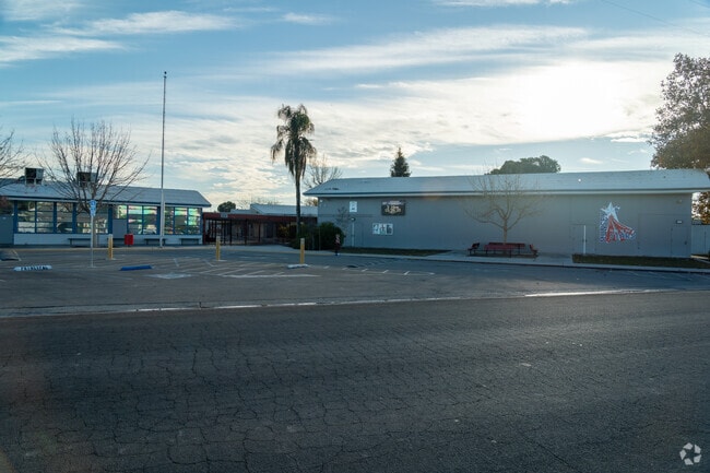 Munsey Elementary serves K - 6th grade levels in Bakersfield, Ca.