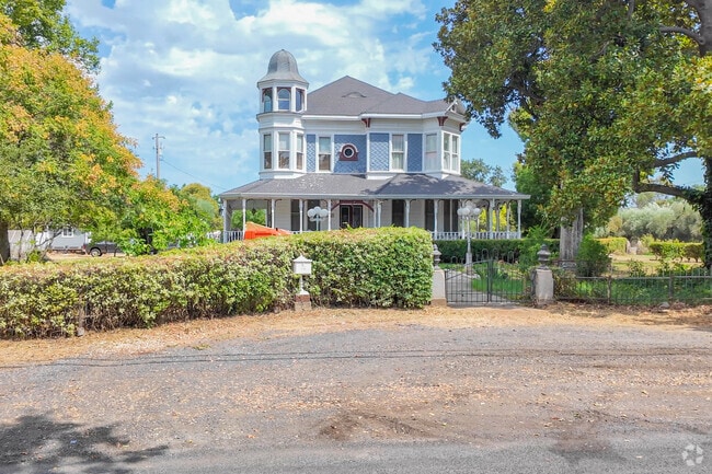 There is a lovely house in the Palermo Oroville neighborhood.