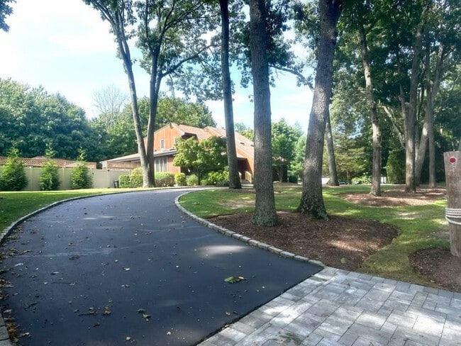 500 Hoffman Ln unit 1, Hauppauge, NY 11788 - photo 2