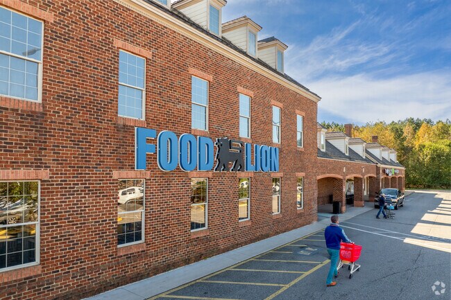 Chesterfield Courthouse residents have easy access to several major grocery chains.