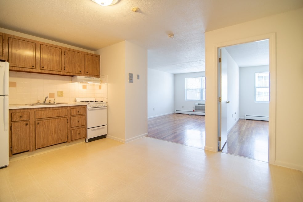 Edgewood Gardens Embassy and Wilder Ridge Apartments, Lowell, MA 01851 - photo 1