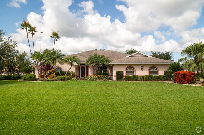Many of the single-family homes in Golf Hammock are valued from the $350,000-$450,000 range.