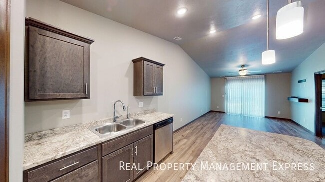 6405 W 6th Place, Sioux Falls, SD 57107 - photo 2