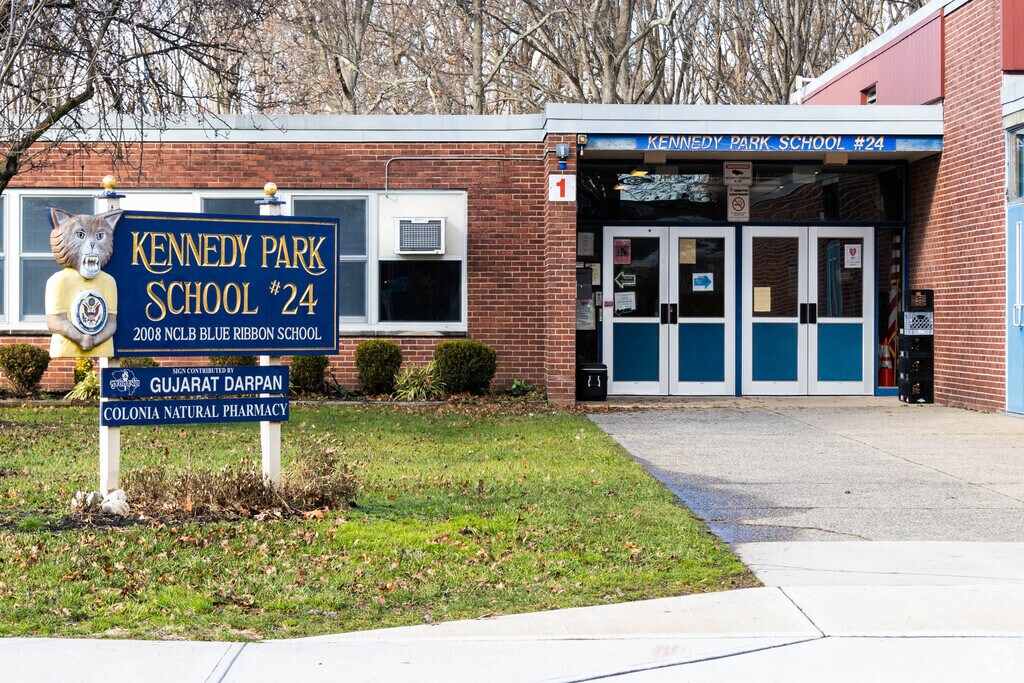 Parent reviews rate the Kennedy Park School very highly.