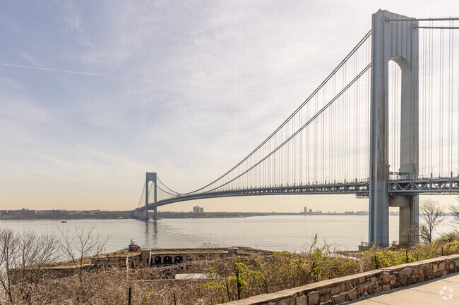 The Verrazano Bridge is less than 20 minutes from Willowbrook.