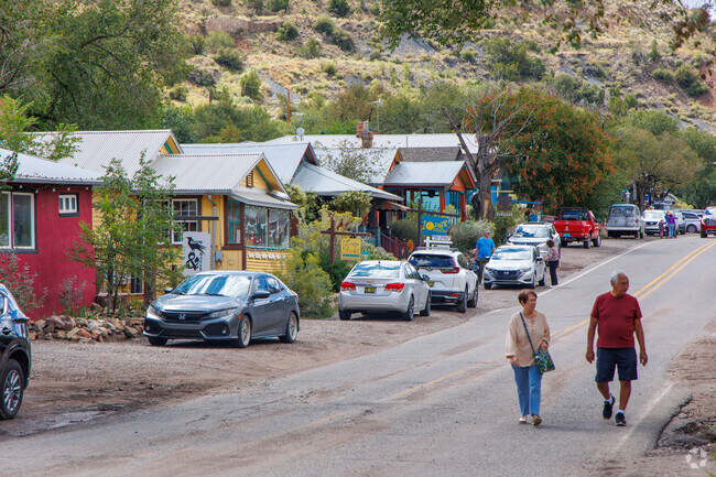 Madrid's mainstreet is filled with small shops and creative art galleries.