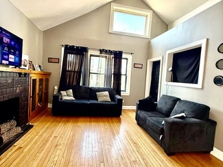 831 N Ashland Ave, Chicago, IL 60622
