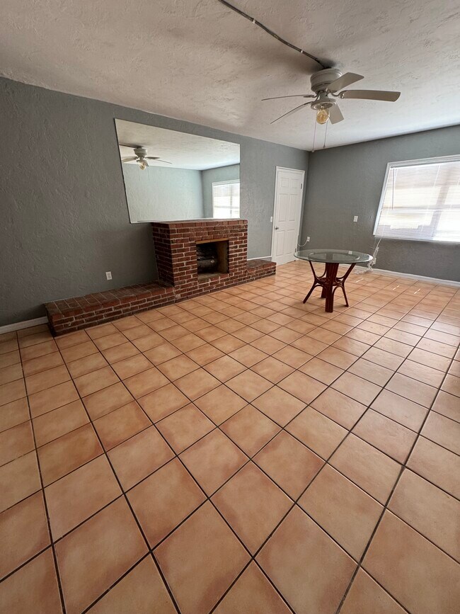 218 Tamiami Trail S unit 1 Studio, Venice, FL 34285 - photo 7