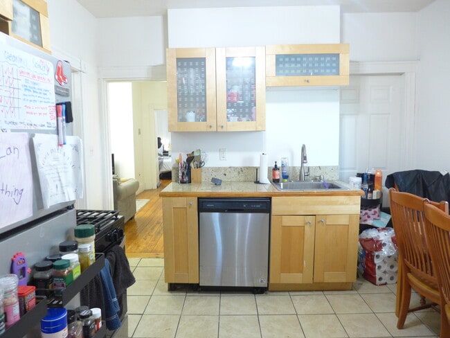 822 Parker St unit 1, Roxbury Crossing, MA 02120 - photo 3