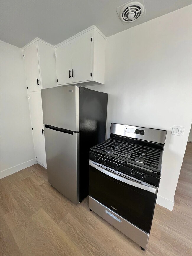 9837 Tabor St Unit 11, Los Angeles, CA 90034