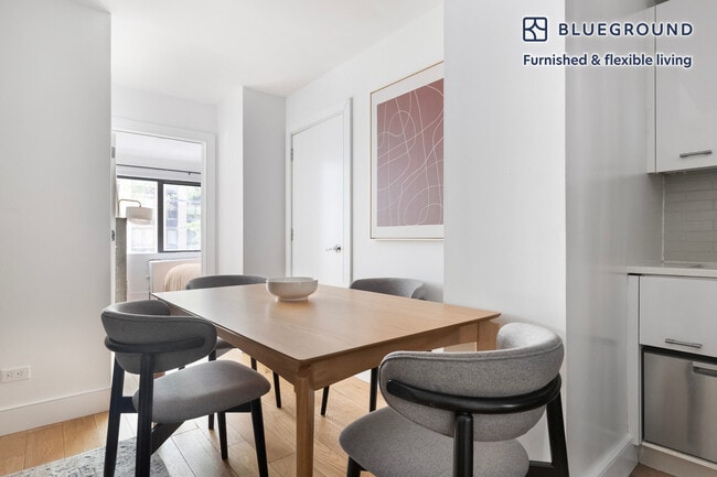 230 E 44th St unit FL4-ID2069, New York, NY 10017 - photo 3