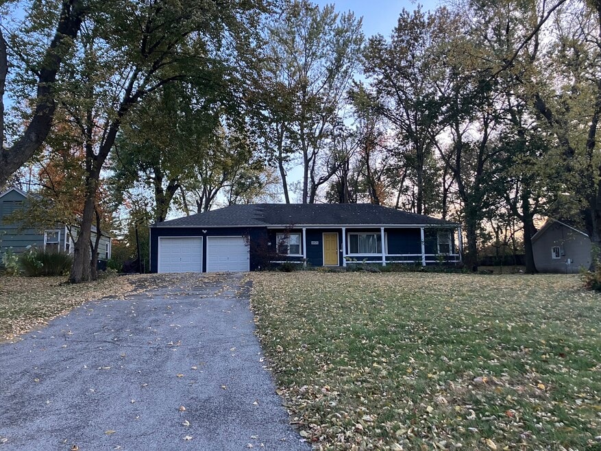 6825 W 82nd St, Overland Park, KS 66204 - photo 1