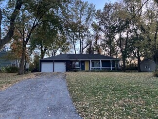 6825 W 82nd St, Overland Park, KS 66204