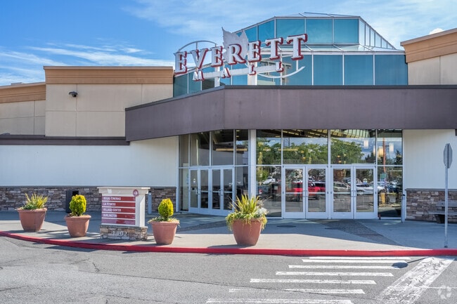 Eastmont locals have plenty of shopping and dinning options at Everett Mall.