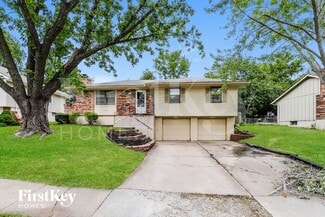 400 SW Oxford Dr, Blue Springs, MO 64015