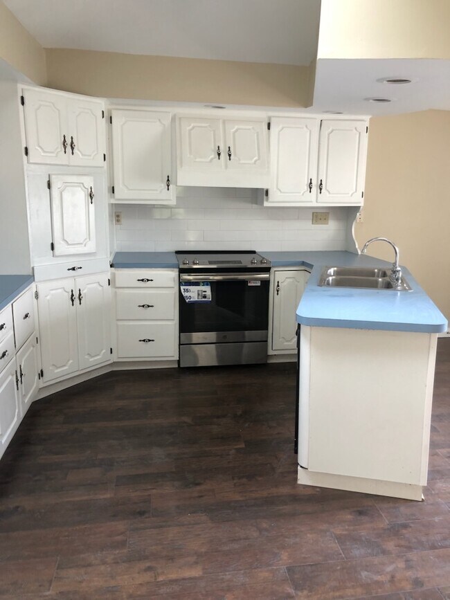 164 Oak St, Pittston, PA 18640 - photo 2