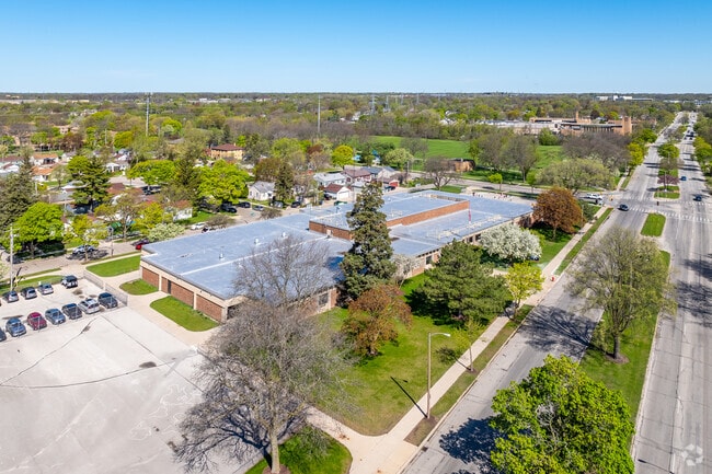 Marvin Pratt Elementary School is located in the Lincoln Park neighborhood.