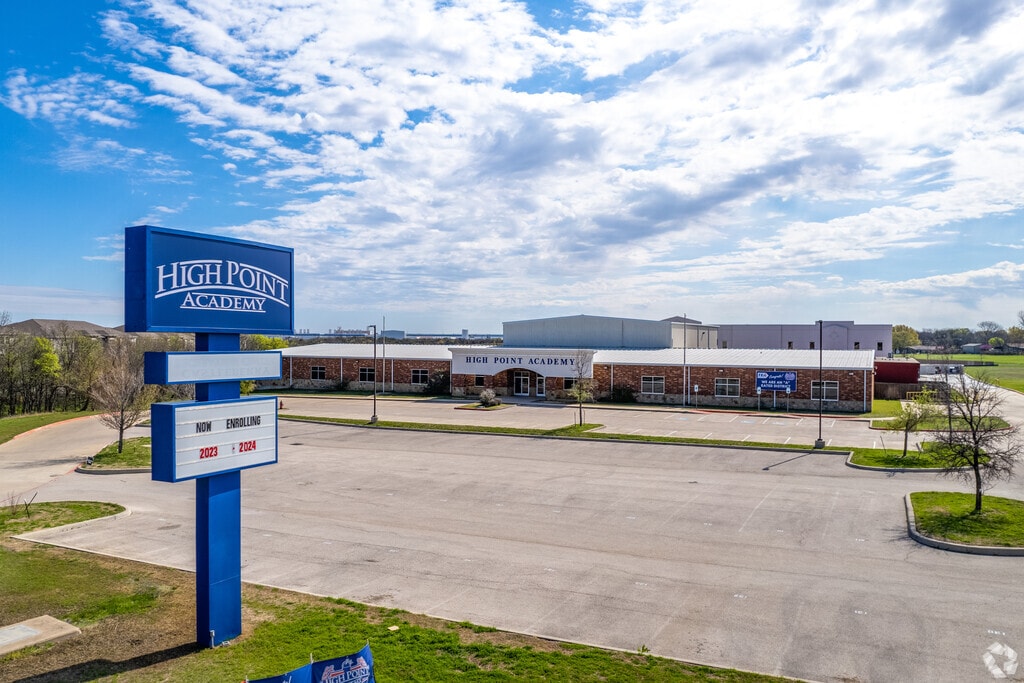 High Point Academy is a charter school in Lakeside, TX.