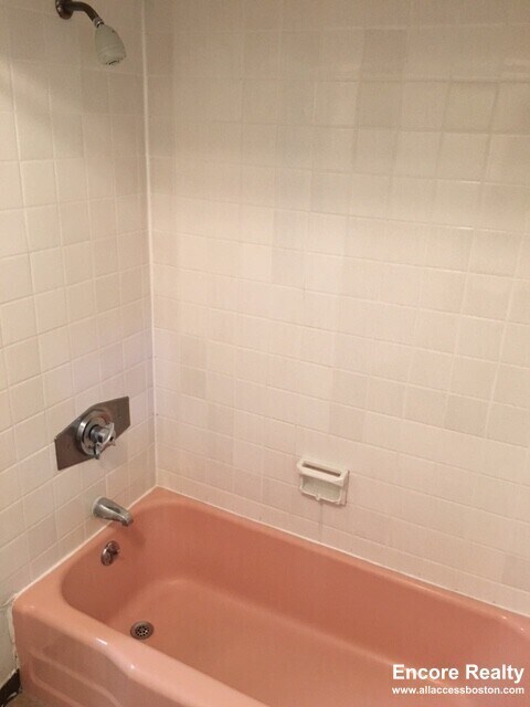 119 Sutherland Rd, Brighton, MA 02135 - photo 6