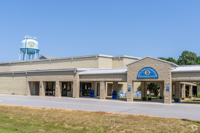 Kitty Hawk Elementary School receives an overall B+ grade from niche.com.