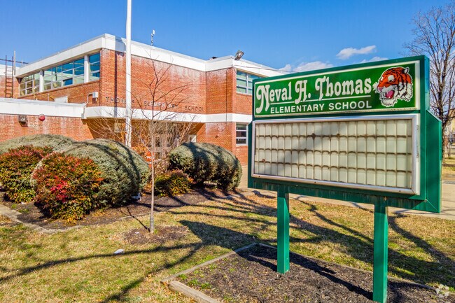Welcome to Thomas Elementary School located in the Mayfair neighborhood.