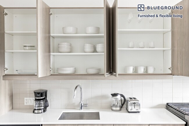 730 W Couch Place unit FL21-ID780, Chicago, IL 60661 - photo 7