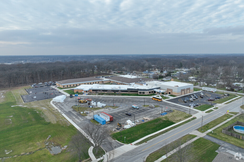 Douglas MacArthur Elementary School is located close to Cedar Lake.