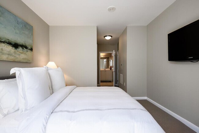 Continental Ballston unit ID423P, Arlington, VA 22203 - photo 7