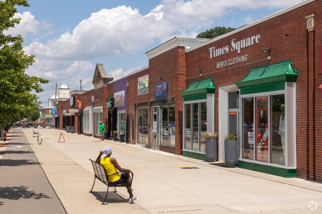 The Livernois Avenue of Fashion has many shops and eateries near Palmer Park.