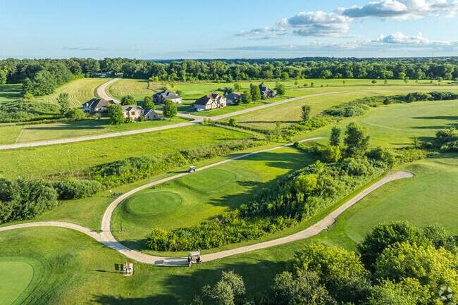 Candlewick Lake homes overlook the greens of Savannah Oaks Golf Course.