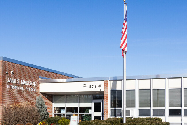 The student to teacher ratio in James Madison Intermediate is 15 to 1.
